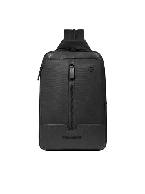 Zaino monospalla uomo in tessuto riciclato PIQUADRO | CA6448W138BN