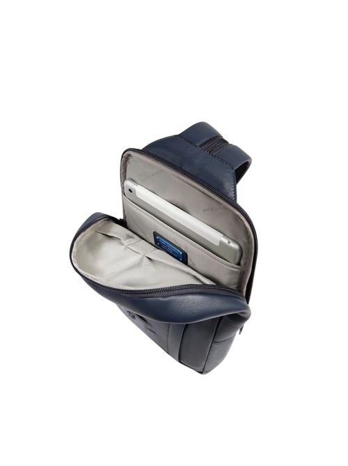 Zaino monospalla porta iPad PIQUADRO | CA6764W137BLU
